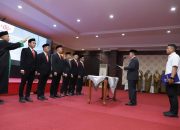 Gubernur Sultra Lantik Jajaran Direksi dan Dewan Pengawas PERUMDA Utama Sultra