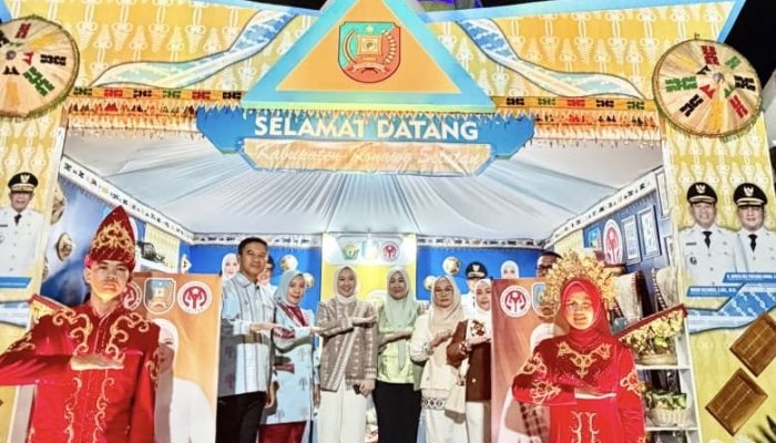 Dekranasda Konawe Selatan Promosikan Produk Unggulan di HUT ke-62 Sultra